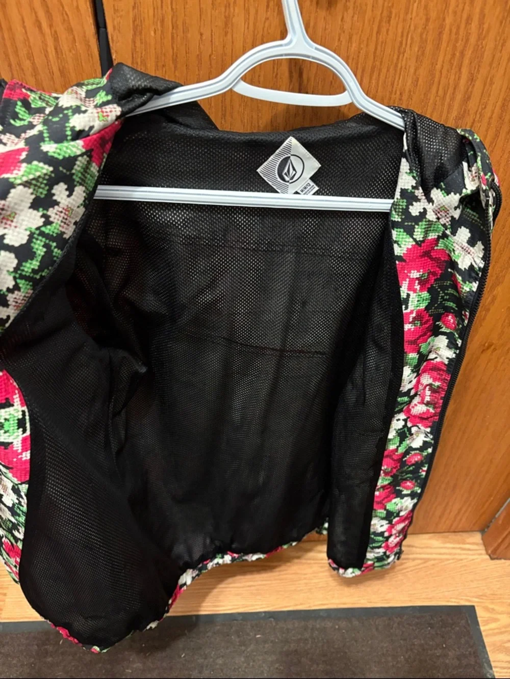 VOLCOM lightweight jacket - Picture 3 of 4